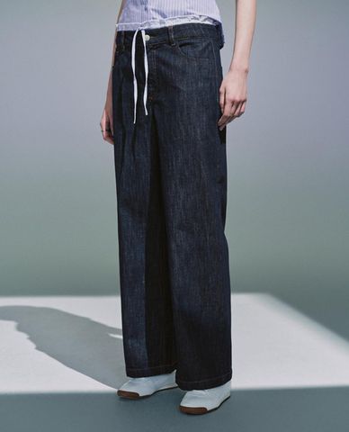  URBAN REVIVO - Quần jeans nữ ống rộng lưng thun phối dây rút 
