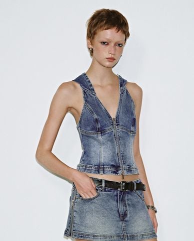  URBAN REVIVO - Áo kiểu nữ cổ V sát nách phối mũ 