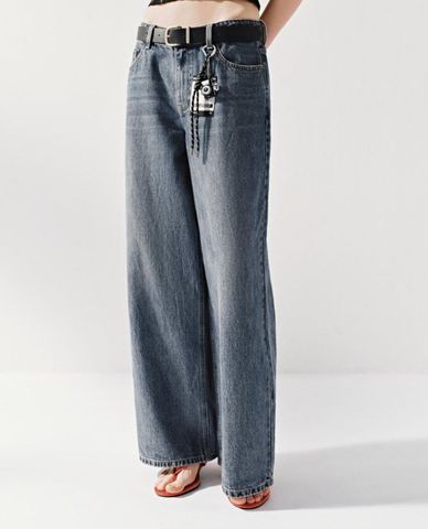  URBAN REVIVO - Quần jeans nữ ống rộng phối thắt lưng 