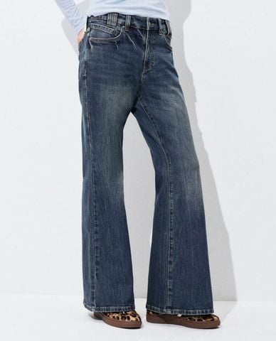  URBAN REVIVO - Quần jeans nữ ống loe wash bạc 