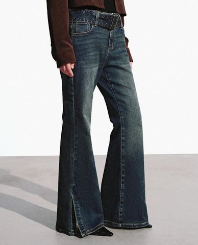  URBAN REVIVO - Quần jeans nữ ống loe phối thắt lưng 