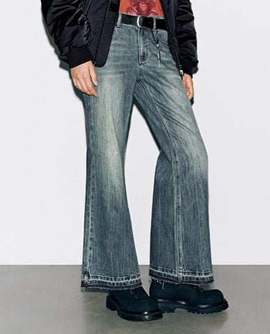  URBAN REVIVO - Quần jeans nữ ống loe kèm thắt lưng 