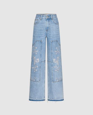 URBAN REVIVO - Quần jeans nữ ống rộng thêu hoa nổi 