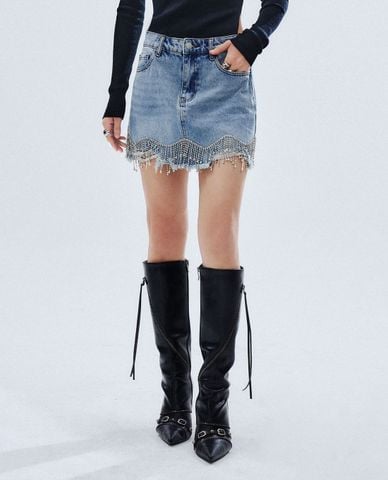  URBAN REVIVO - Chân váy denim mini phối tua rua đính đá 