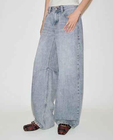  URBAN REVIVO - Quần jeans nữ ống rộng wash bạc 