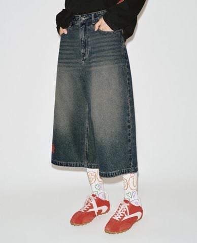  URBAN REVIVO - Quần short jeans nữ dáng phối họa tiết 