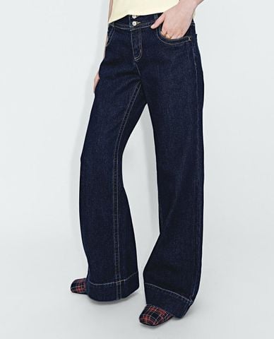  URBAN REVIVO - Quần jeans nữ ống loe cổ điển 