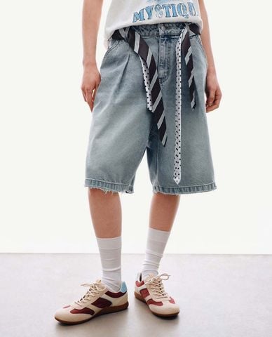  URBAN REVIVO - Quần short jeans nữ ống rộng phối khăn 