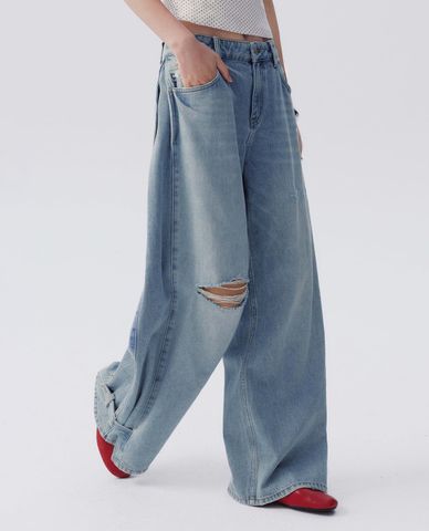  URBAN REVIVO - Quần jeans nữ ống rộng rách gối cá tính 