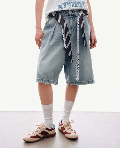  URBAN REVIVO - Quần short jeans nữ ống rộng phối dây đai 
