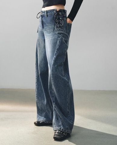  URBAN REVIVO - Quần jeans nữ ống rộng wash bạc dáng cong 