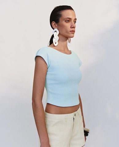  URBAN REVIVO - Áo croptop nữ cổ tròn tay ngắn 