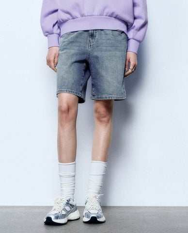  URBAN REVIVO - Quần short jeans nữ ống rộng wash bạc 