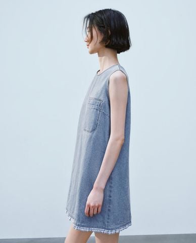  URBAN REVIVO - Đầm denim sát nách mini phối viền 