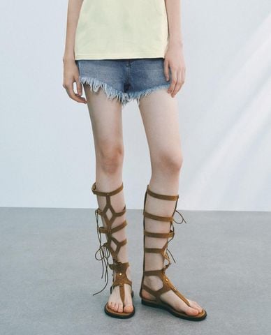  URBAN REVIVO - Quần short jeans nữ phối thắt lưng 