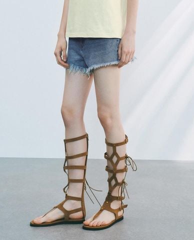  URBAN REVIVO - Quần short jeans nữ phối thắt lưng 