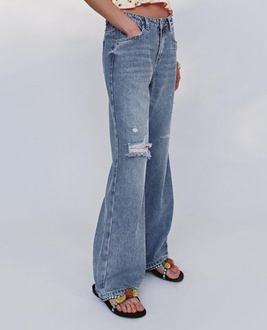 URBAN REVIVO - Quần jeans nữ ống rộng rách gối 
