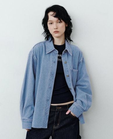  URBAN REVIVO - Áo sơ mi denim nữ cổ bẻ tay dài túi hộp 