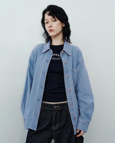  URBAN REVIVO - Áo sơ mi denim nữ cổ bẻ tay dài túi hộp 