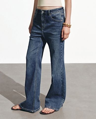  URBAN REVIVO - Quần jeans nữ ống loe wash bạc 