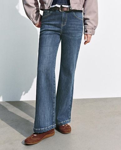  URBAN REVIVO - Quần jeans nữ ống loe thời thượng 