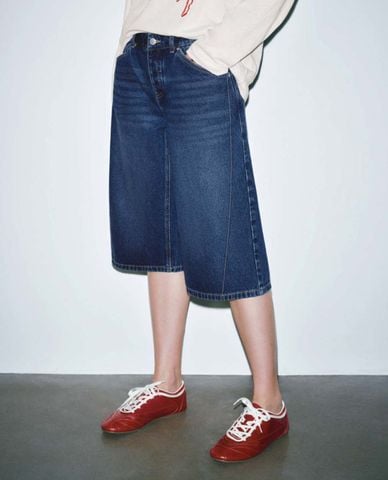  URBAN REVIVO - Quần short jeans nữ ống rộng wash bạc 