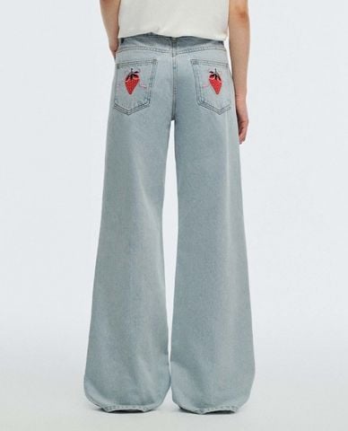  URBAN REVIVO - Quần jeans nữ ống rộng thêu họa tiết 