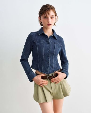  URBAN REVIVO - Áo sơ mi denim nữ tay dài phom croptop 