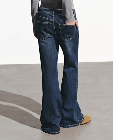  URBAN REVIVO - Quần jeans nữ ống loe wash bạc 