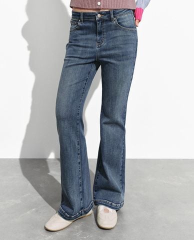  URBAN REVIVO - Quần jeans nữ ống loe wash bạc 