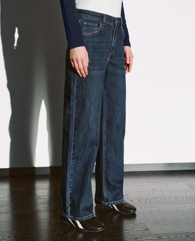  URBAN REVIVO - Quần jeans nữ ống đứng cổ điển 