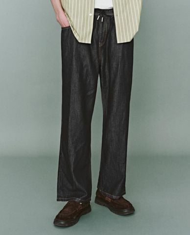  URBAN REVIVO - Quần jeans nam ống đứng lưng thun 