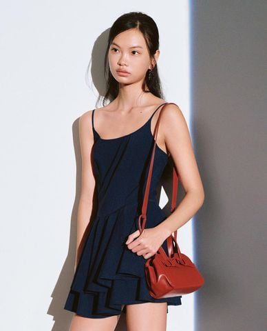  URBAN REVIVO - Đầm hai dây mini xếp tầng dáng xòe 