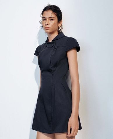  URBAN REVIVO - Đầm mini cổ bẻ tay ngắn phối nút 