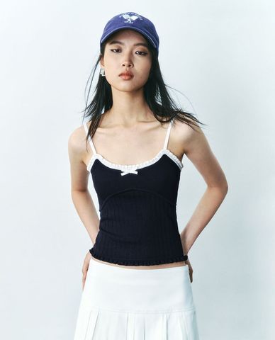 URBAN REVIVO - Áo hai dây nữ dệt kim phom ôm 