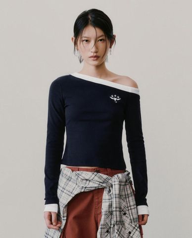  URBAN REVIVO - Áo thun nữ tay dài lệch vai phom ôm 