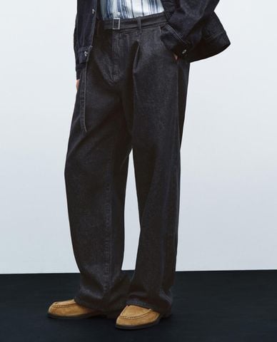  URBAN REVIVO - Quần jeans nam ống rộng phối thắt lưng 