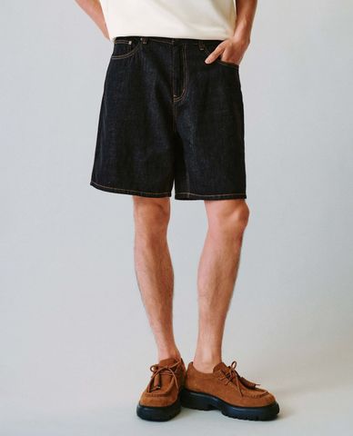  URBAN REVIVO - Quần short jeans nam hiện đại 