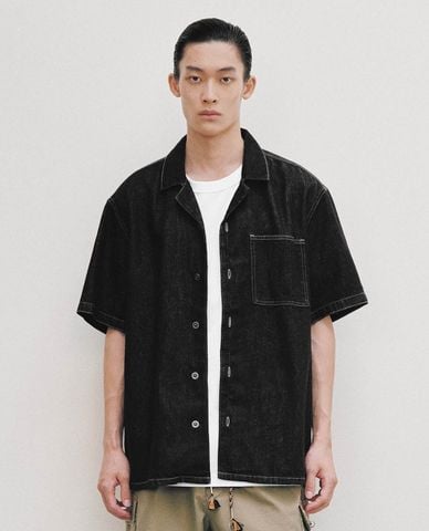  URBAN REVIVO - Áo sơ mi denim nam tay ngắn phối túi 