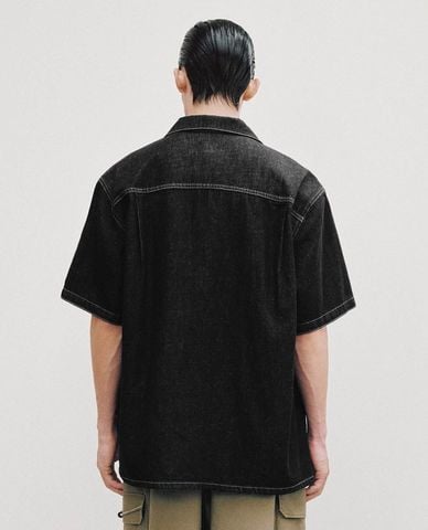  URBAN REVIVO - Áo sơ mi denim nam tay ngắn phối túi 