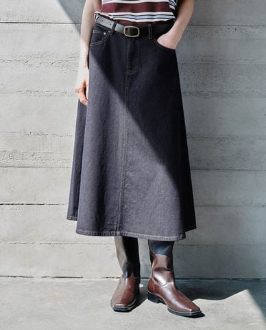  URBAN REVIVO - Váy denim midi phối thắt lưng 