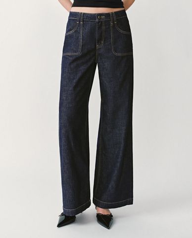  URBAN REVIVO - Quần jeans nữ ống rộng phối túi cổ điển 