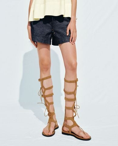  URBAN REVIVO - Quần short jeans nữ ống rộng phối dây rút 
