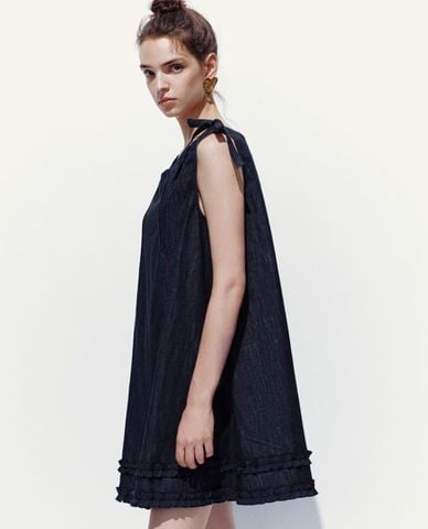  URBAN REVIVO - Đầm denim mini sát nách phối nơ 