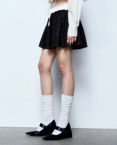  URBAN REVIVO - Chân váy denim mini phối nơ thời trang 