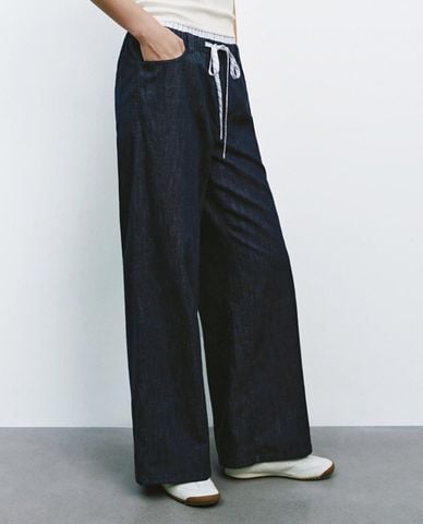  URBAN REVIVO - Quần jeans nữ ống rộng lưng thun phối dây rút 