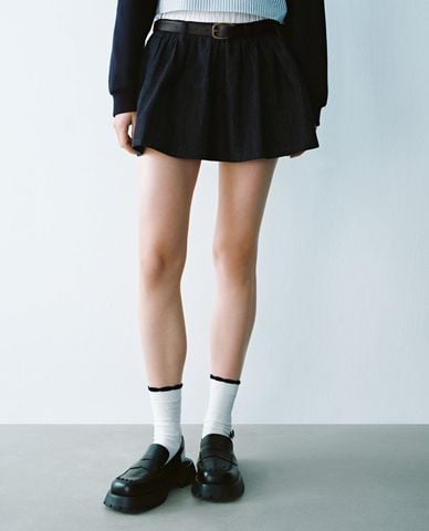  URBAN REVIVO - Chân váy denim mini phối thắt lưng 