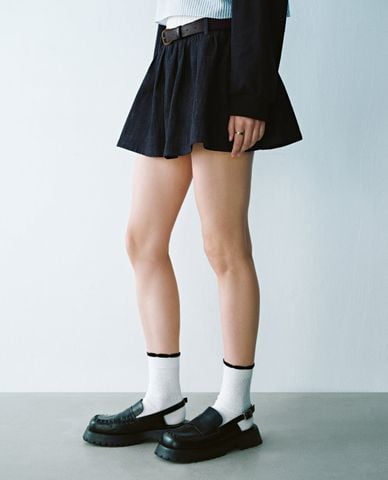  URBAN REVIVO - Chân váy denim mini phối thắt lưng 