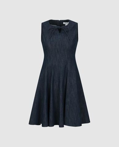  URBAN REVIVO - Đầm denim mini sát nách dáng xòe 