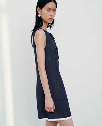 URBAN REVIVO - Đầm denim mini sát nách phối viền 